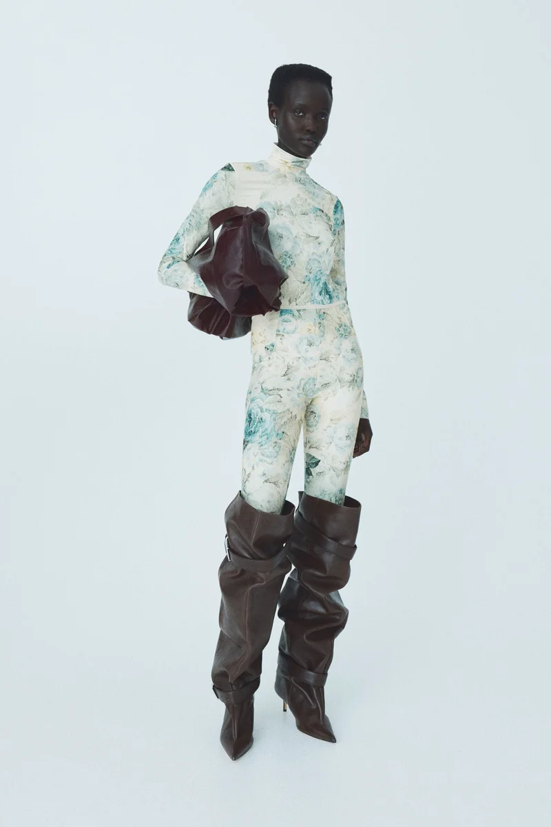 اتش اند ام بلوزة بقبة مرتفعة